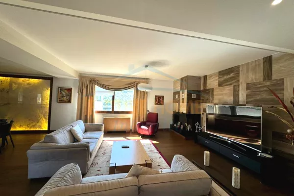 Shtepi me qera Apartament ne Tirane, 2+1, Mobilimi E mobiluar, Pagesa 2,000  Euro.