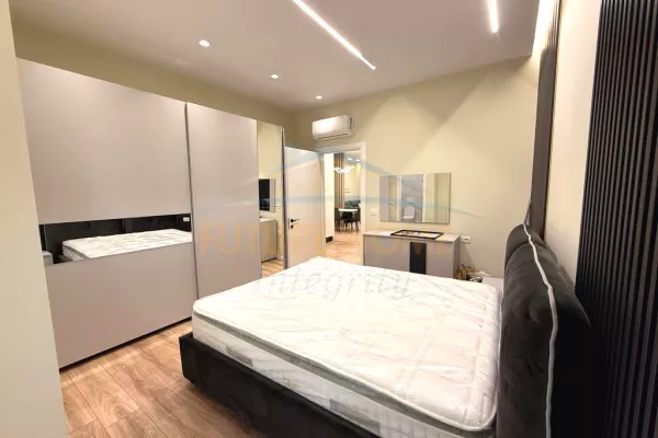 Shtepi ne shitje Apartament ne Tirane, 2+1, Mobilimi E mobiluar, Pagesa 256,000  Euro.