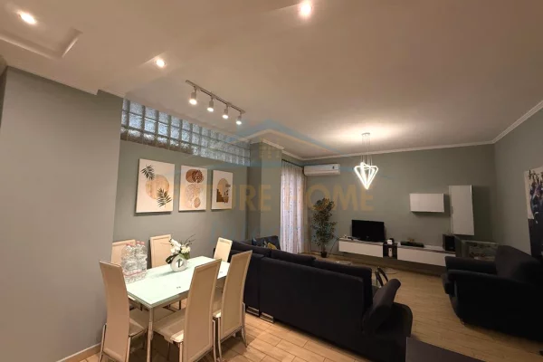 Shtepi ne shitje Apartament ne Tirane, 2+1, Mobilimi E mobiluar, Pagesa 219,000  Euro.