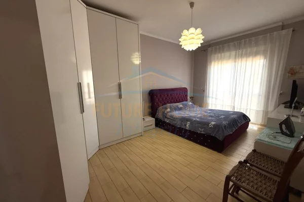 Shtepi ne shitje Apartament ne Tirane, 2+1, Mobilimi E mobiluar, Pagesa 219,000  Euro.