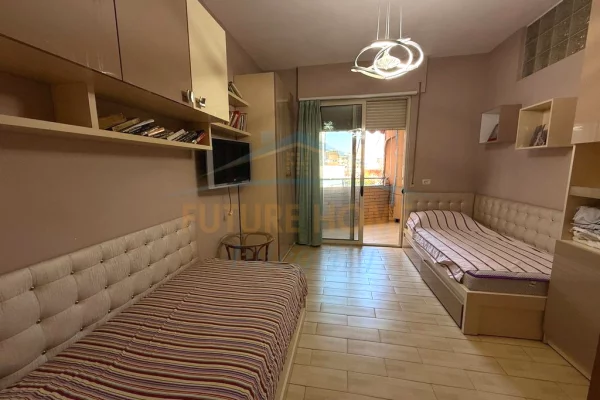 Shtepi ne shitje Apartament ne Tirane, 2+1, Mobilimi E mobiluar, Pagesa 219,000  Euro.