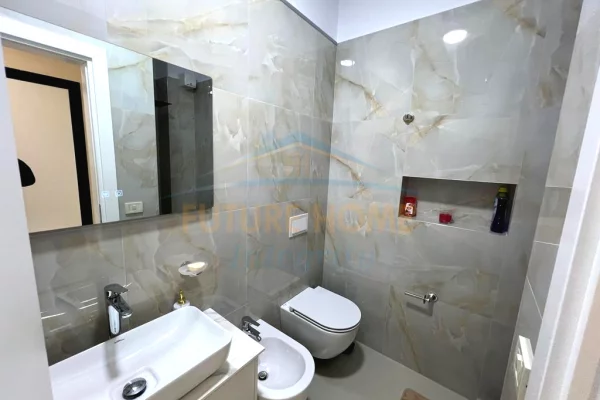 Shtepi me qera 2+1 ne Tirane - 1,400 Euro