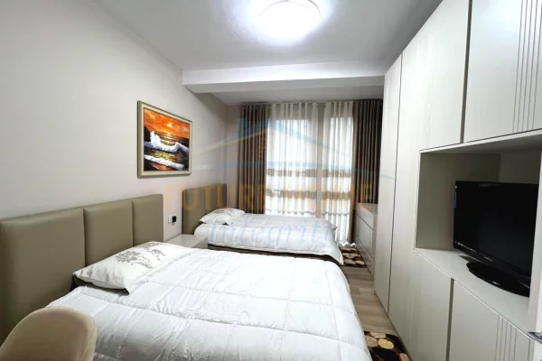 Shtepi me qera 2+1 ne Tirane - 1,400 Euro
