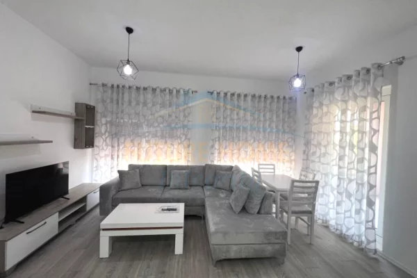 Shtepi me qera 2+1 ne Tirane - 450 Euro