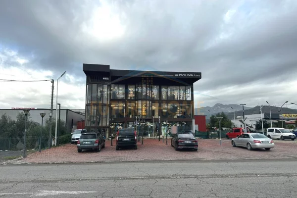 Business Property in Sale 3+1 in Elbasan - 1,700,000 Euro