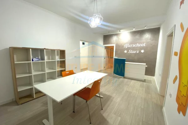 Qera, Ambient Biznesi, 21 Dhjetori, prane kryqezimit.