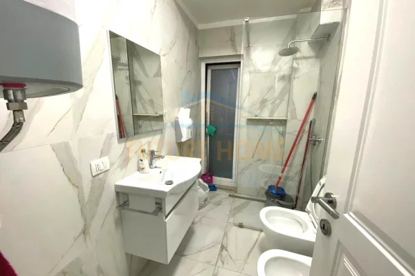 Business Property for Rent 3+1 in Tirana - 800 Euro