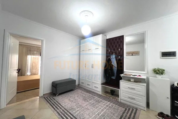 Appartamento in vendita a Tirana 2+1, SemiArredato