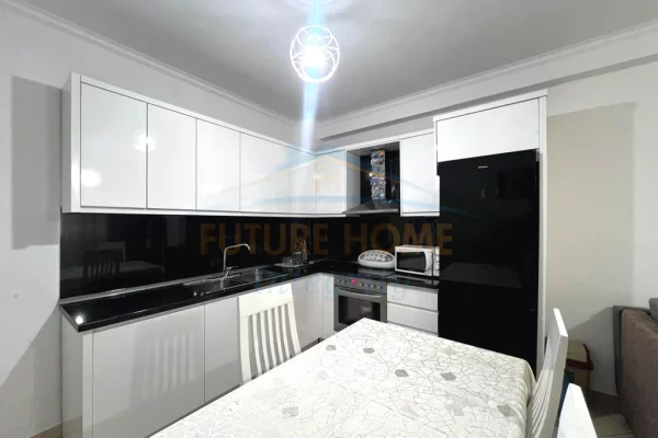 Appartamento in vendita a Tirana 2+1, SemiArredato