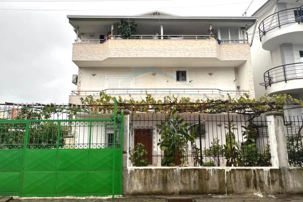 Shtepi ne shitje 5+1 ne Tirane - 310,000 Euro