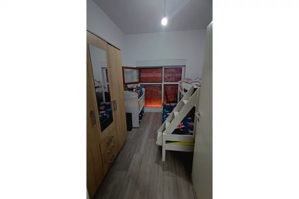 Shtepi ne shitje Apartament ne Tirane, 2+1, Mobilimi E mobiluar, Pagesa 175,000  Euro.