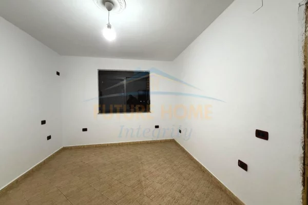 Shtepi ne shitje Apartament ne Tirane, 2+1, Mobilimi Bosh, pa mobiluar, Pagesa 225,000  Euro.