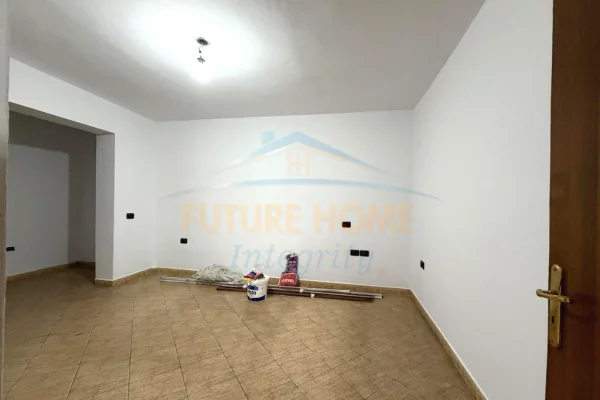 Shtepi ne shitje Apartament ne Tirane, 2+1, Mobilimi Bosh, pa mobiluar, Pagesa 225,000  Euro.