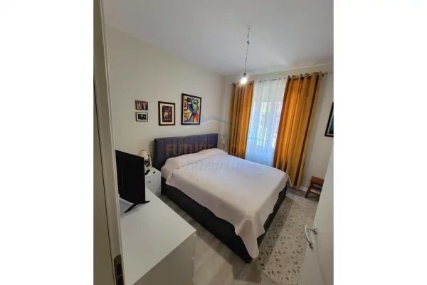 Shtepi ne shitje Apartament ne Tirane, 1+1, Mobilimi E mobiluar, Pagesa 180,000  Euro.