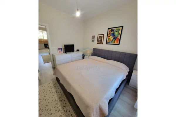 Shtepi ne shitje 1+1 ne Tirane - 180,000 Euro