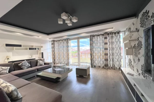Shtepi me qera 5+1 ne Tirane - 1,800 Euro