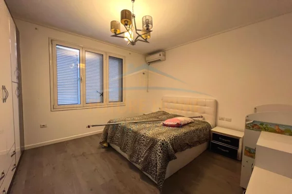 Shtepi me qera Shtepi Private ne Tirane, 5+1, Mobilimi E mobiluar, Pagesa 1,500  Euro.