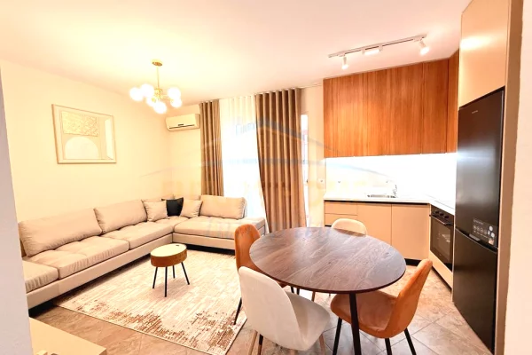 Shtepi ne shitje Apartament ne Tirane, 1+1, Mobilimi E mobiluar, Pagesa 108,000  Euro.