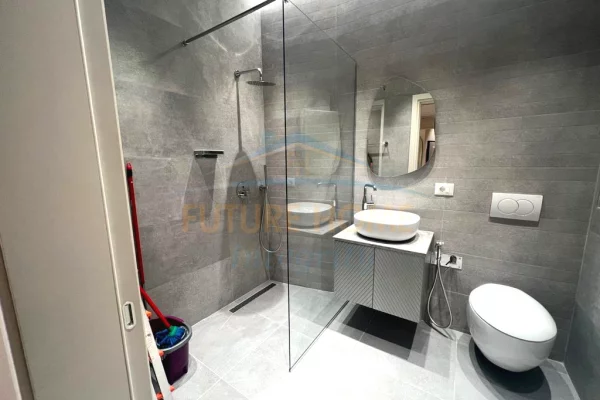 Shtepi me qera 2+1 ne Tirane - 2,700 Euro