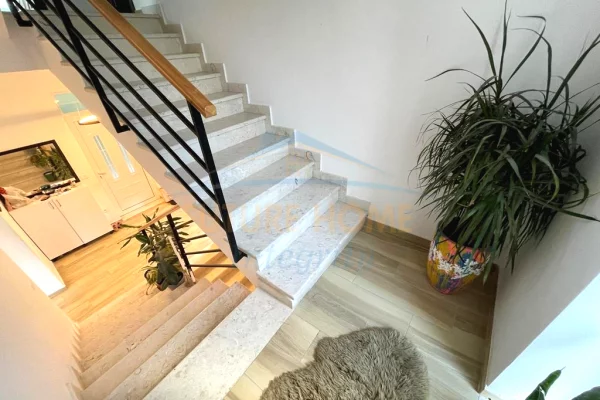 Shtepi me qera Apartament ne Tirane, 3+1, Mobilimi E mobiluar, Pagesa 2,000  Euro.