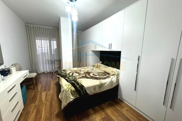 Shtepi ne shitje Apartament ne Tirane, 1+1, Mobilimi E mobiluar, Pagesa 160,000  Euro.