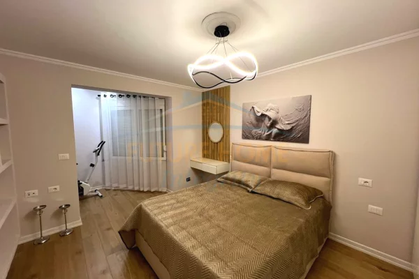 Shtepi me qera Apartament ne Tirane, 2+1, Mobilimi E mobiluar, Pagesa 550  Euro.
