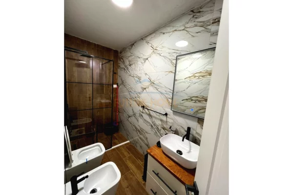 Shtepi me qera 2+1 ne Tirane - 550 Euro