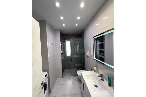 Shtepi me qera Apartament ne Tirane, 3+1, Mobilimi E mobiluar, Pagesa 1,300  Euro.