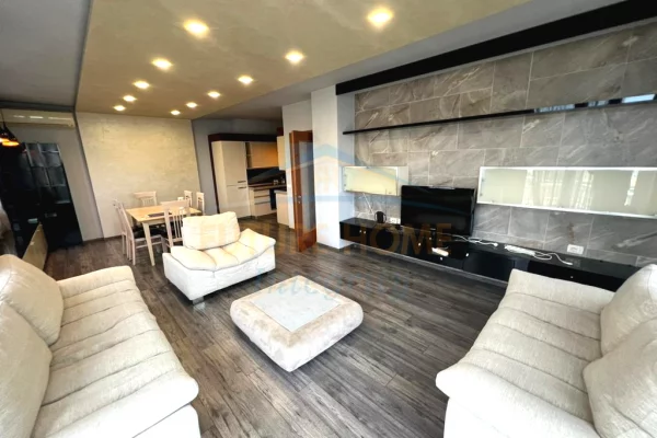 Shtepi me qera Apartament ne Tirane, 2+1, Mobilimi E mobiluar, Pagesa 1,100  Euro.