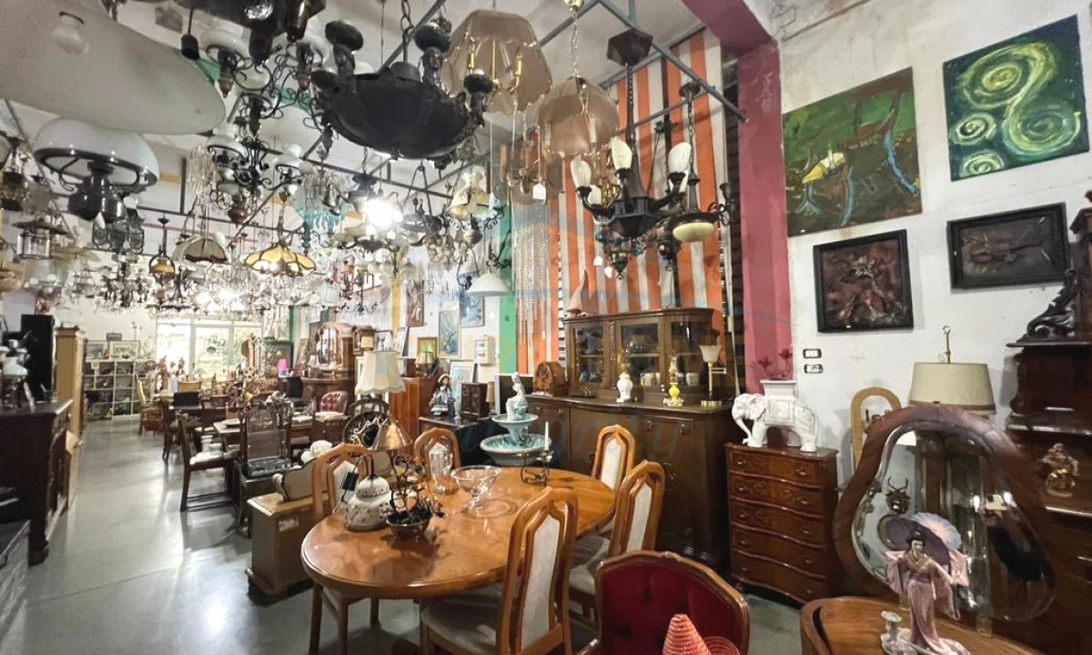 Shitet, Biznesi, Yzberisht, Tirane.prane Spitalit Amerikan III.