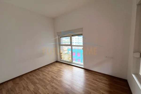 Shtepi ne shitje Apartament ne Tirane, 1+1, Mobilimi Bosh, pa mobiluar, Pagesa 110,000  Euro.