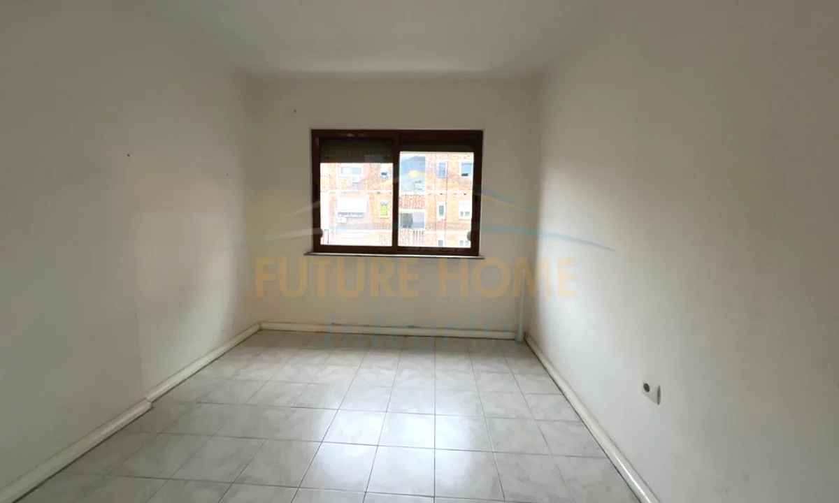 Shtepi ne shitje Apartament ne Tirane, 2+1, Mobilimi Bosh, pa mobiluar, Pagesa 168,000  Euro.