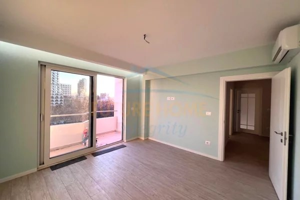 Appartamento in affitto a Tirana 3+1, Vuoto