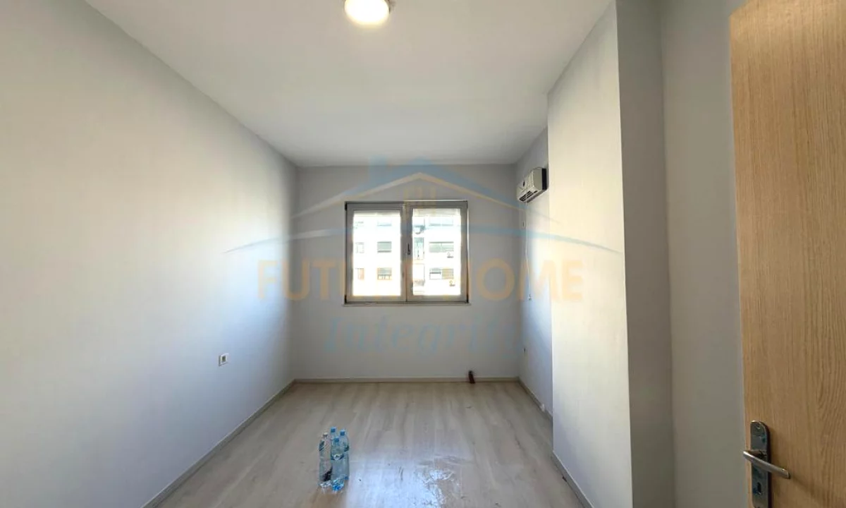 Shtepi me qera Apartament ne Tirane, 3+1, Mobilimi Bosh, pa mobiluar, Pagesa 728  Euro.