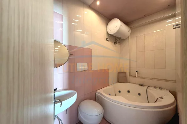 Appartamento in affitto a Tirana 3+1, Vuoto