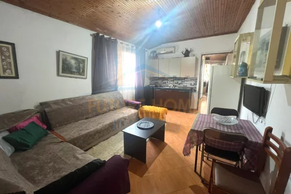 Shtepi me qera 2+1 ne Tirane - 520 Euro