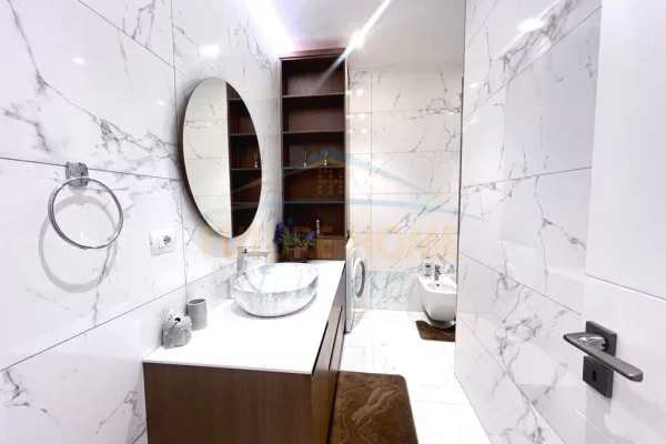 Shtepi me qera Apartament ne Tirane, 3+1, Mobilimi E mobiluar, Pagesa 2,000  Euro.