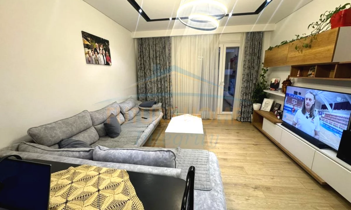 Shtepi ne shitje Apartament ne Tirane, 2+1, Mobilimi E mobiluar, Pagesa 275,000  Euro.