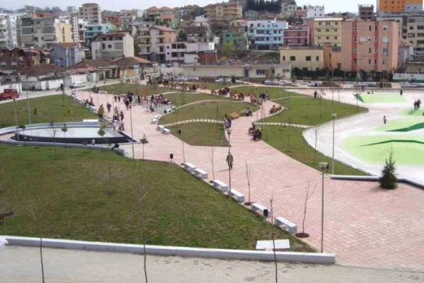 Shitet, Apartament 2+1+2+Post parkimi, Ali Demi, Tiranë.