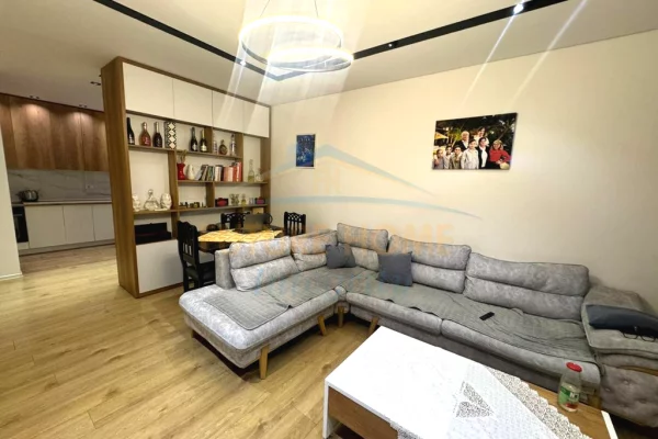 Shtepi ne shitje Apartament ne Tirane, 2+1, Mobilimi E mobiluar, Pagesa 275,000  Euro.