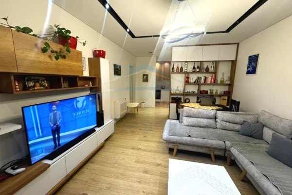 Shtepi ne shitje Apartament ne Tirane, 2+1, Mobilimi E mobiluar, Pagesa 275,000  Euro.