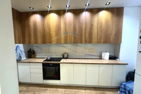 Shtepi ne shitje Apartament ne Tirane, 2+1, Mobilimi E mobiluar, Pagesa 275,000  Euro.