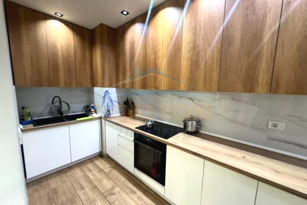 Shtepi ne shitje Apartament ne Tirane, 2+1, Mobilimi E mobiluar, Pagesa 275,000  Euro.