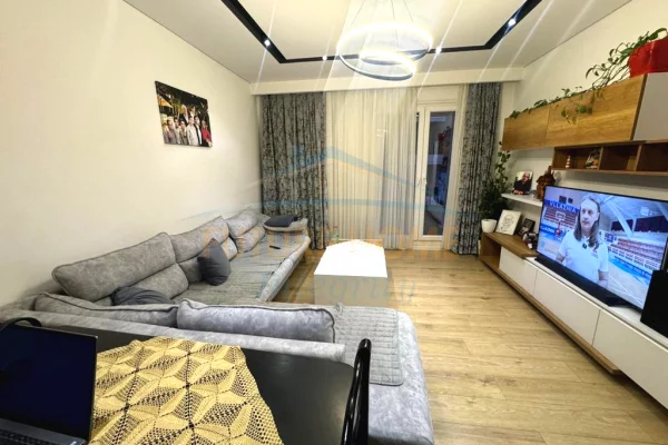 Shtepi ne shitje Apartament ne Tirane, 2+1, Mobilimi E mobiluar, Pagesa 275,000  Euro.