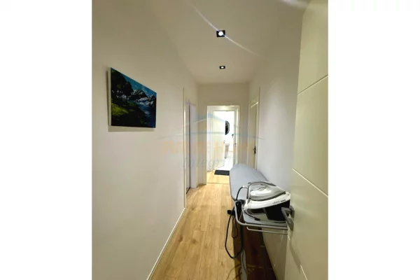 Shtepi ne shitje Apartament ne Tirane, 2+1, Mobilimi E mobiluar, Pagesa 275,000  Euro.