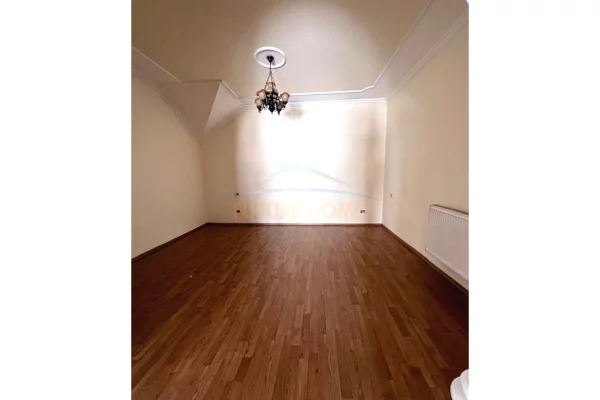 Shtepi me qera Apartament ne Tirane, 3+1, Mobilimi Bosh, pa mobiluar, Pagesa 1,000  Euro.