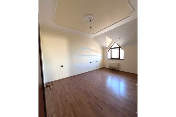 Shtepi me qera Apartament ne Tirane, 3+1, Mobilimi Bosh, pa mobiluar, Pagesa 1,000  Euro.