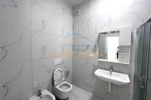 Shtepi me qera Apartament ne Tirane, 2+1, Mobilimi E mobiluar, Pagesa 45,000  Leke.