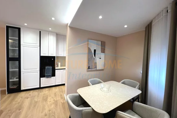 Appartamento in vendita a Tirana 2+1, Arredato