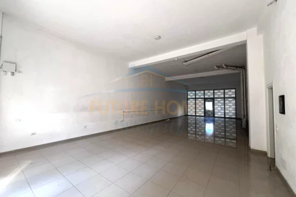 Qera, Ambient Biznesi, Komuna e Parisit, Tirane.  prane Kompleksit Niku.